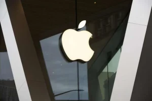 Apple першою серед емітентів S&P 500 досягла капіталізації $5 трлн