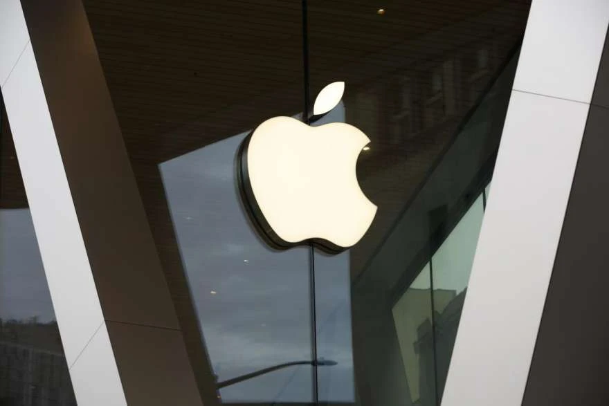Apple першою серед емітентів S&P 500 досягла капіталізації $5 трлн