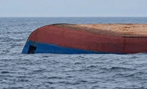У Чорному морі призупинили пошуки трьох моряків із затонулого Khoryv